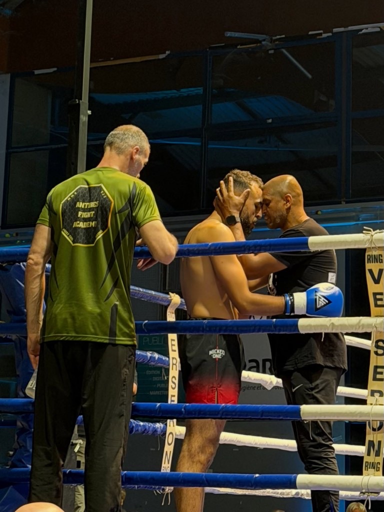 Encouragements du coach dans le ring